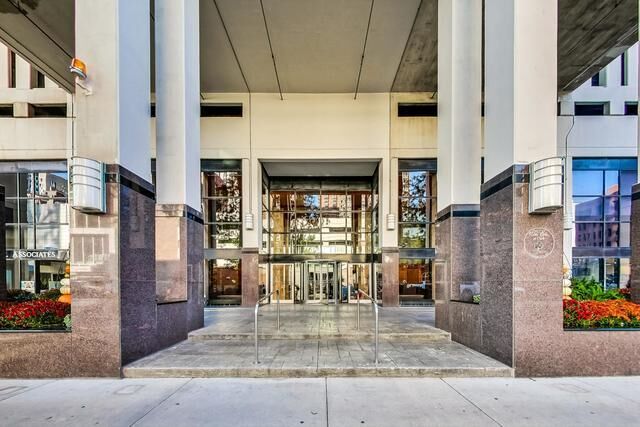 Property Photo:  1122 N Clark Street 3004  IL 60610 