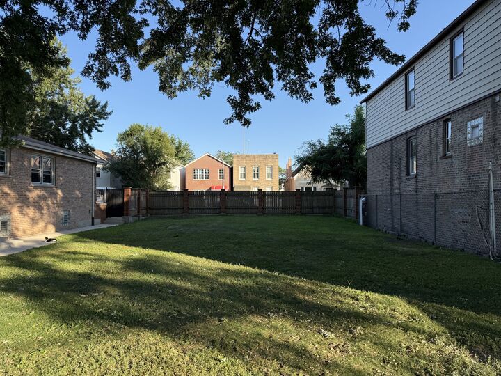 Property Photo:  2706 S Hillock Avenue  IL 60608 