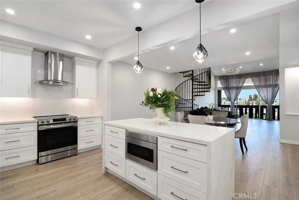 Property Photo:  5216 Yarmouth Avenue  CA 91316 
