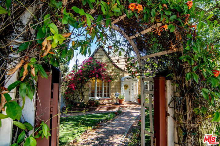 Property Photo:  14413 Valley Vista Boulevard  CA 91423 