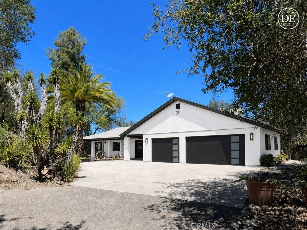 Property Photo:  26355 Avenida Del Oro  CA 92590 