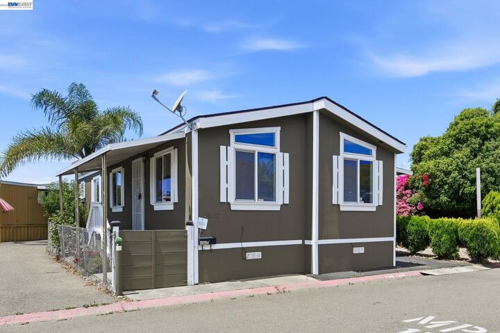 Property Photo:  28957 Venus St  CA 94544 