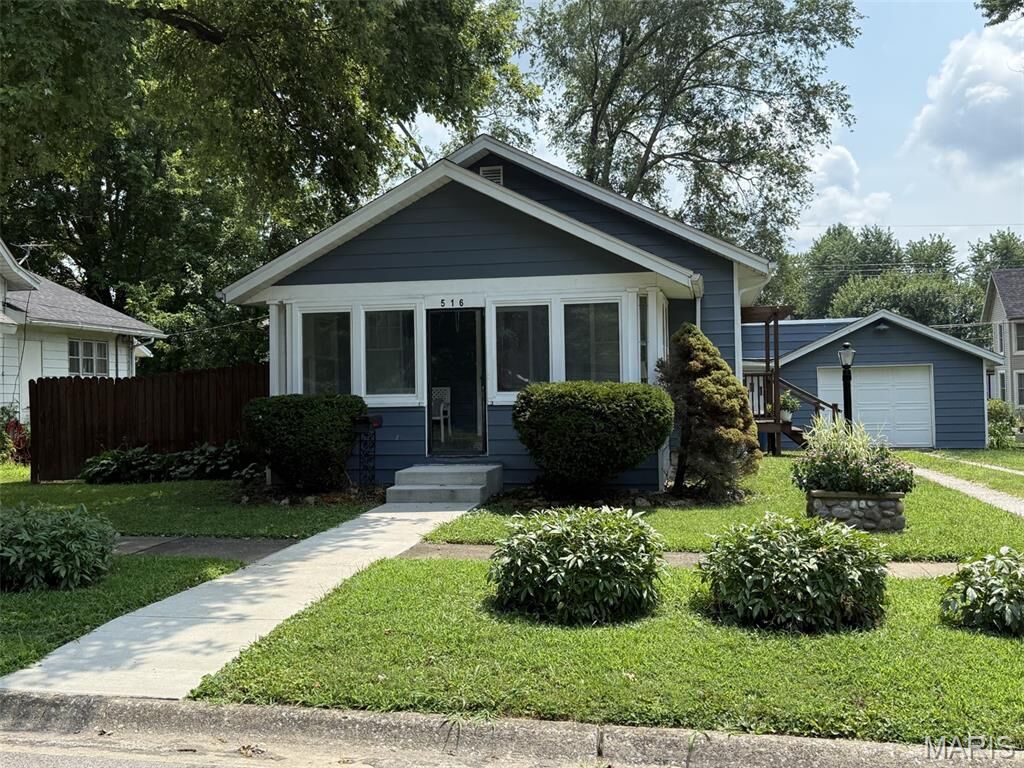 Property Photo: 516 E South Avenue IL 62246