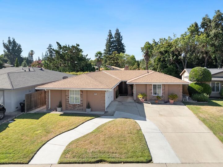 Property Photo: 8924 Sawtelle Way CA 95826