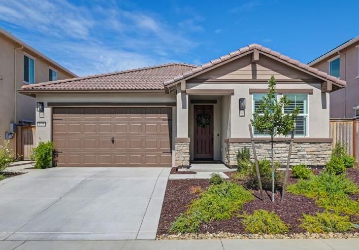 Property Photo:  4406 Hawkfinch Circle  CA 95742 