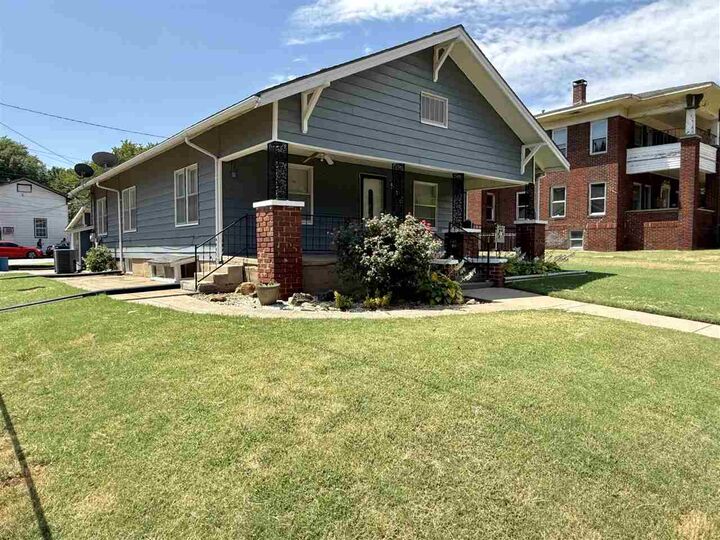Property Photo:  510 E Hazel  OK 74601 