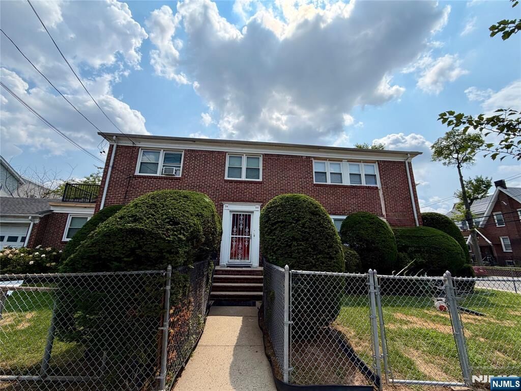Property Photo:  103-107 Mt Vernon Place 1  NJ 07106 