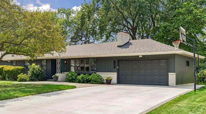 Property Photo: 1487 Lincoln Terrace MN 55421