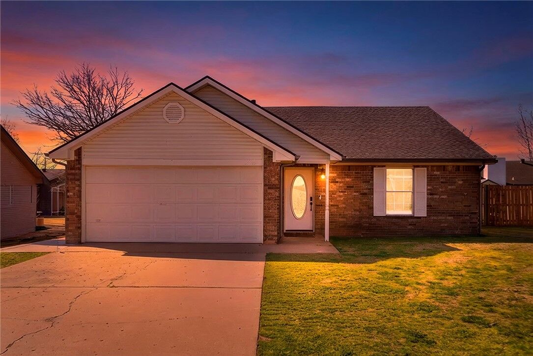 Property Photo:  2702 W Margaret Street  AR 72756 