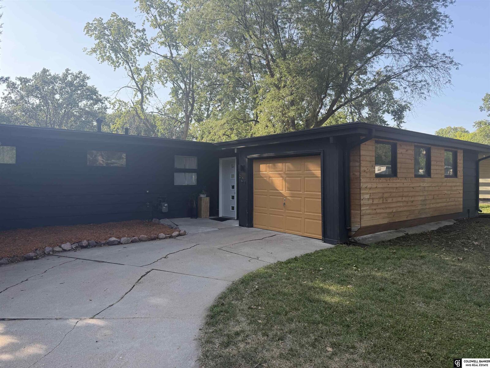 Property Photo:  507 Northborough Lane  NE 68505 