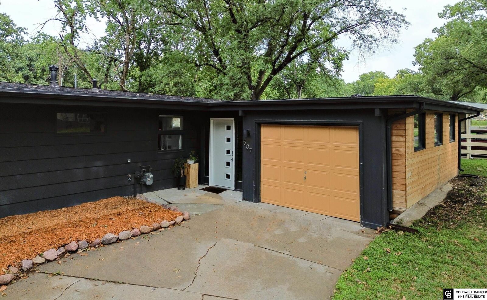Property Photo:  507 Northborough Lane  NE 68505 