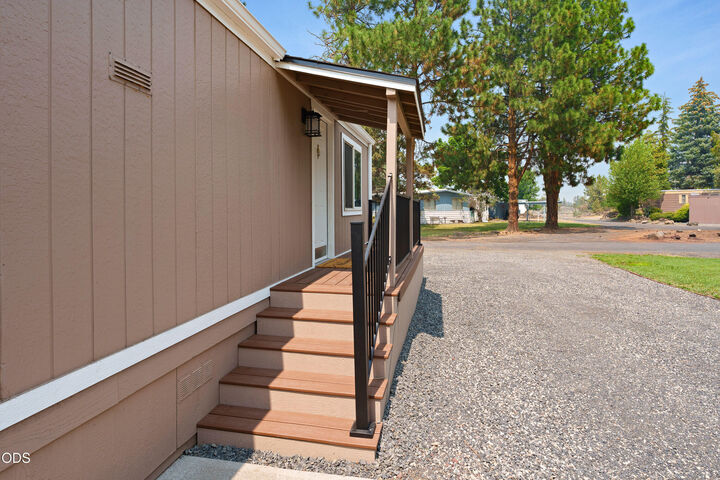 Property Photo:  5063 S Highway 97 27  OR 97756 