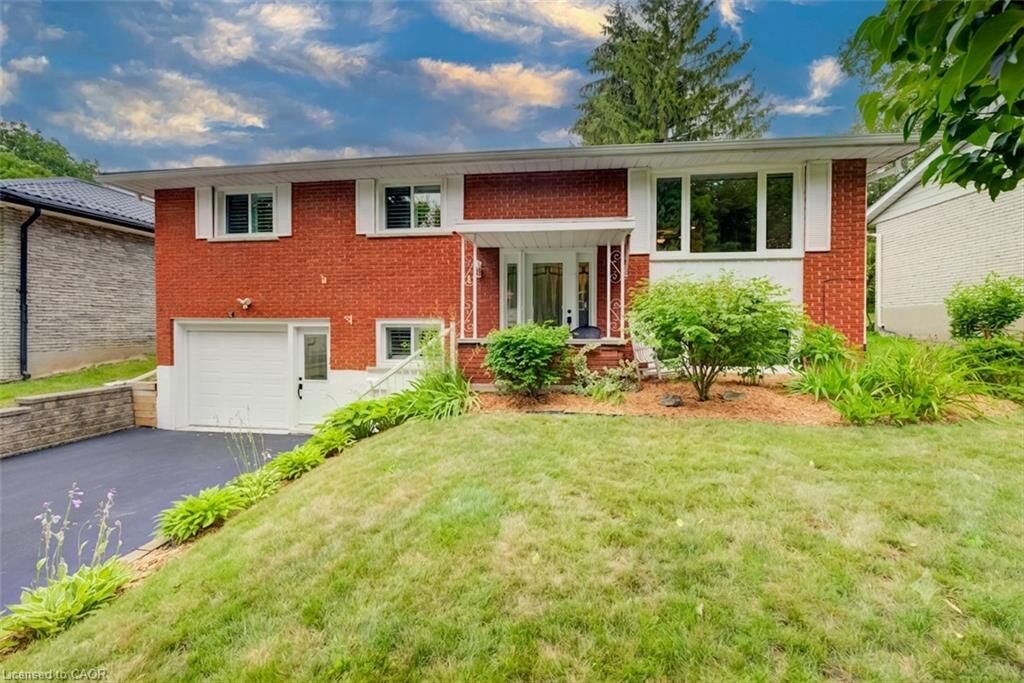 Property Photo: 21 Kelly Drive ON N2M 1V7