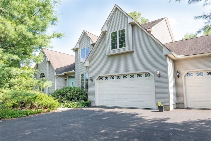 Property Photo:  18 Bayberry Dr 18  MA 01027 
