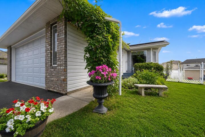 Property Photo:  6029 89 Street  AB T8W 2P3 