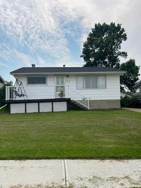 Property Photo: 5005 47 Avenue AB T0E 1N0