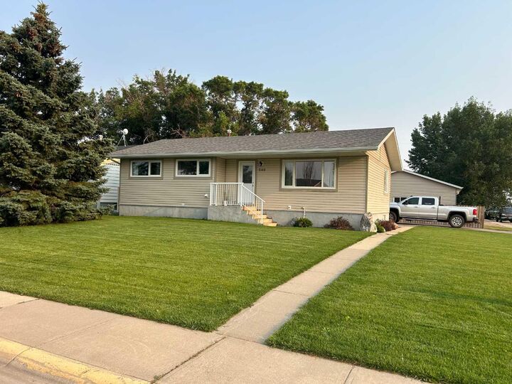 Property Photo:  949 3 Avenue N  AB T0K 2K0 