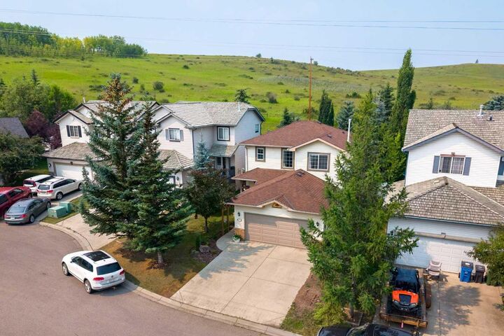 Property Photo:  100 Bow Ridge Crescent  AB T4C 1V2 