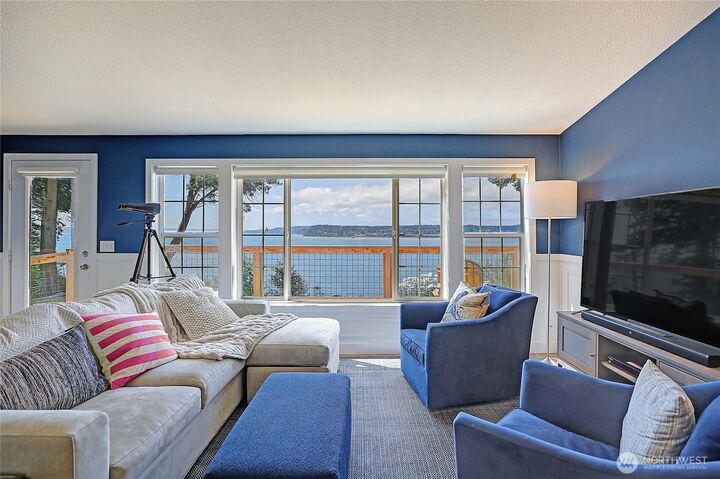 Property Photo:  2076  Gull Way  WA 98282 