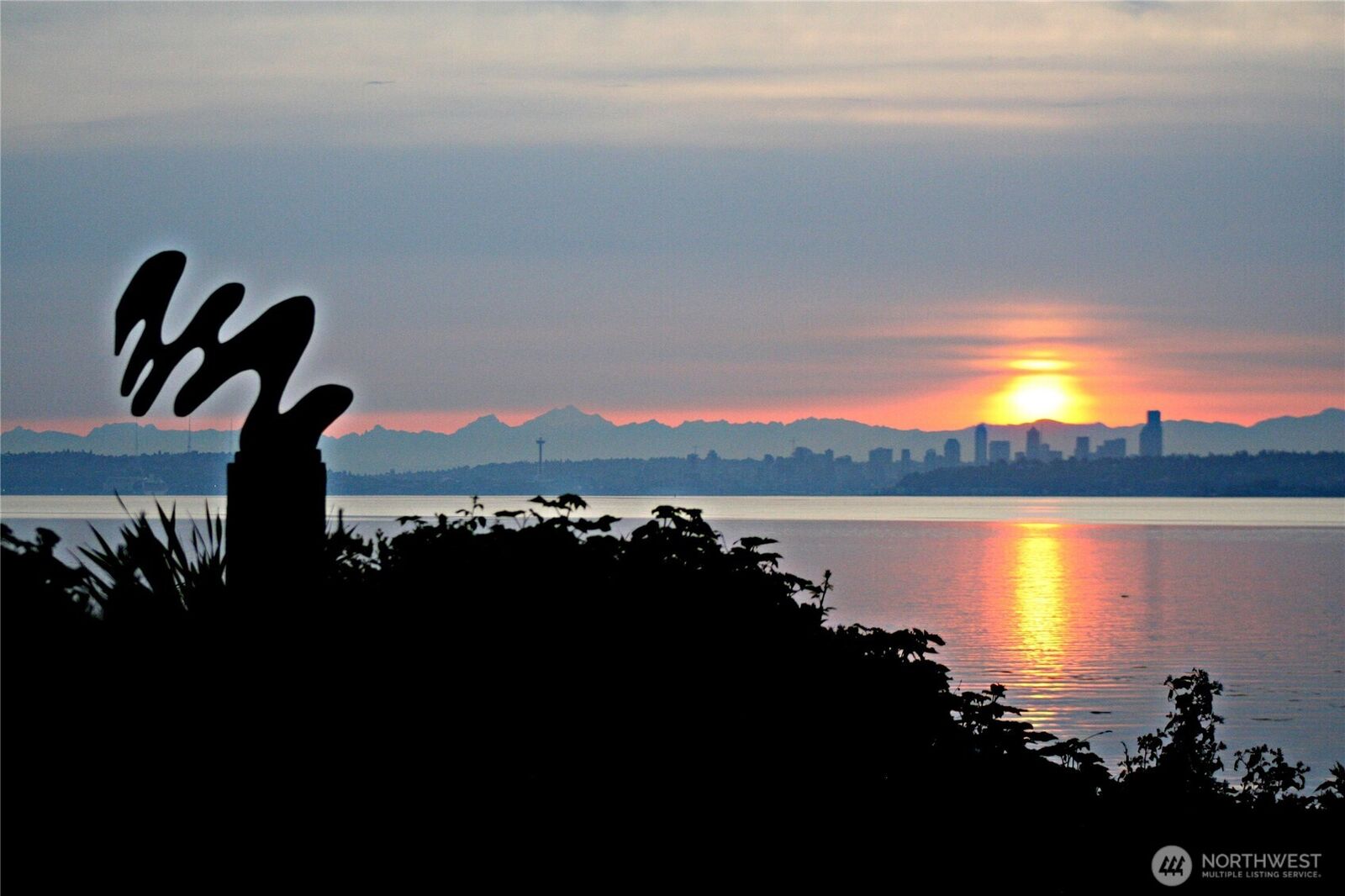 Property Photo:  837  Colchester Drive E  WA 98366 