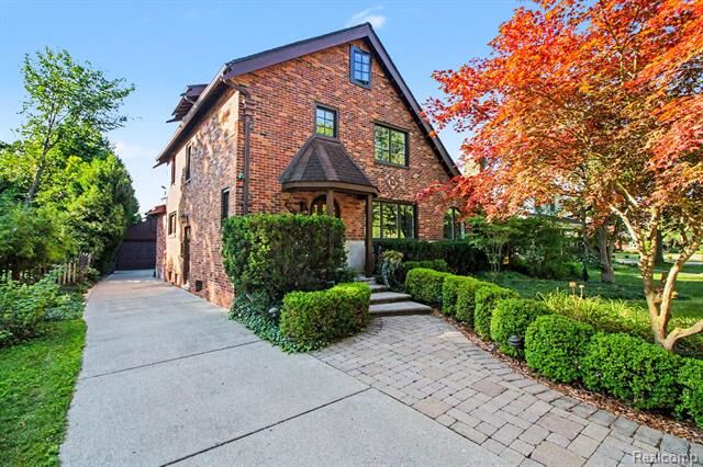 Property Photo: 32410 Sheridan Drive MI 48025
