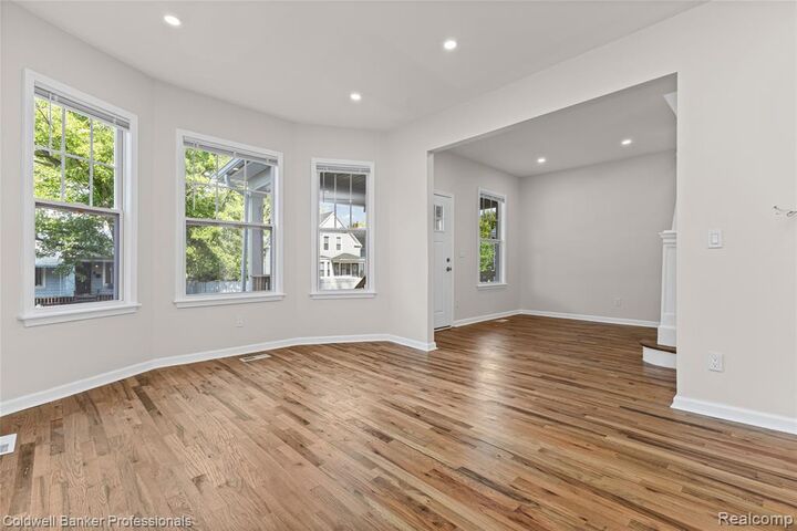 Property Photo:  2533 Seyburn Street  MI 48214 