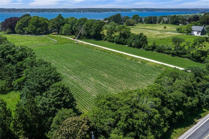 Property Photo:  6 Bay Farm Lane  RI 02837 