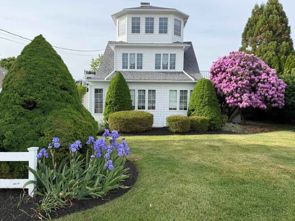 Property Photo: 28 Stratford Avenue RI 02882