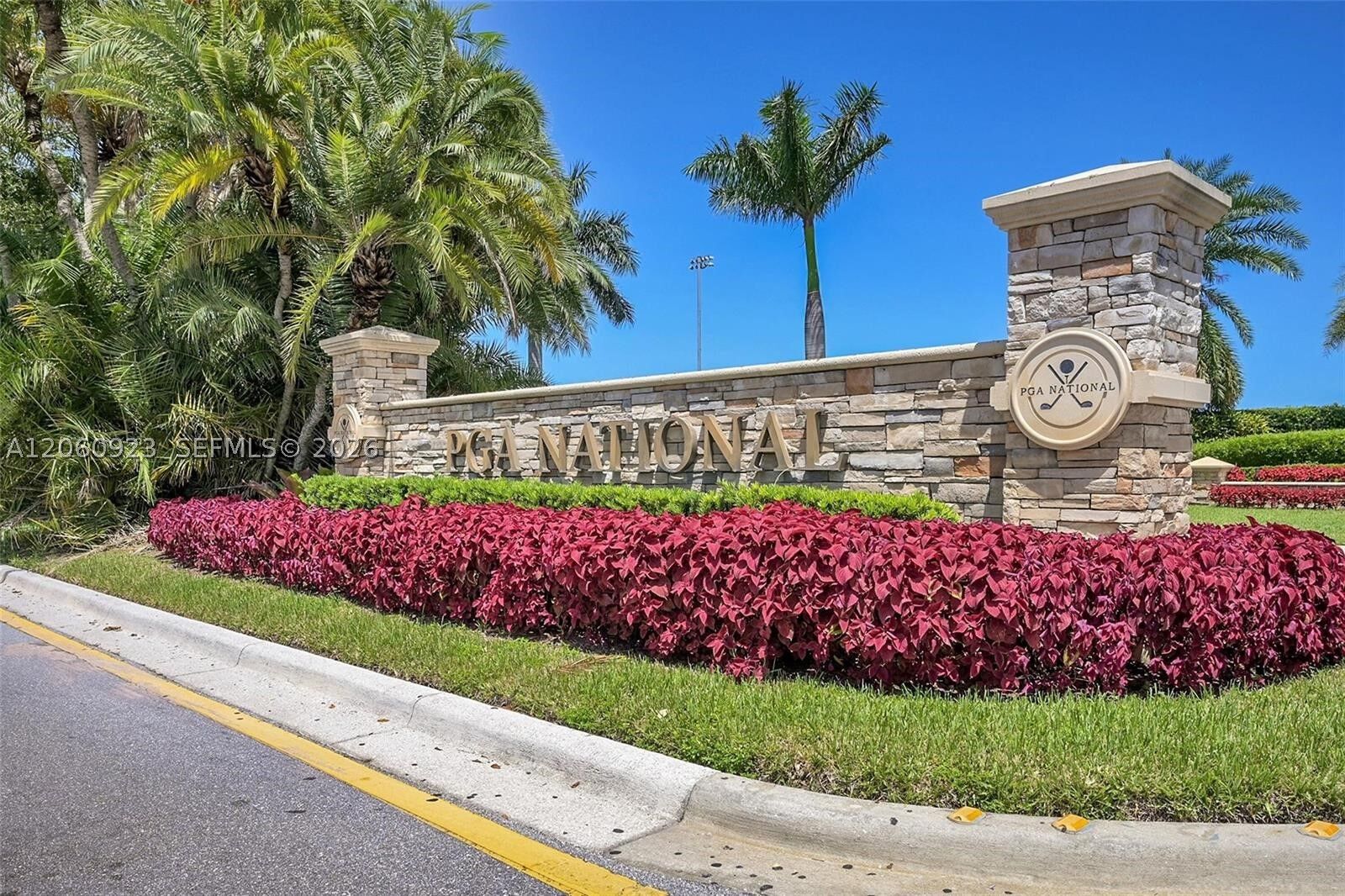 Property Photo: 362 Prestwick Cir 3 FL 33418