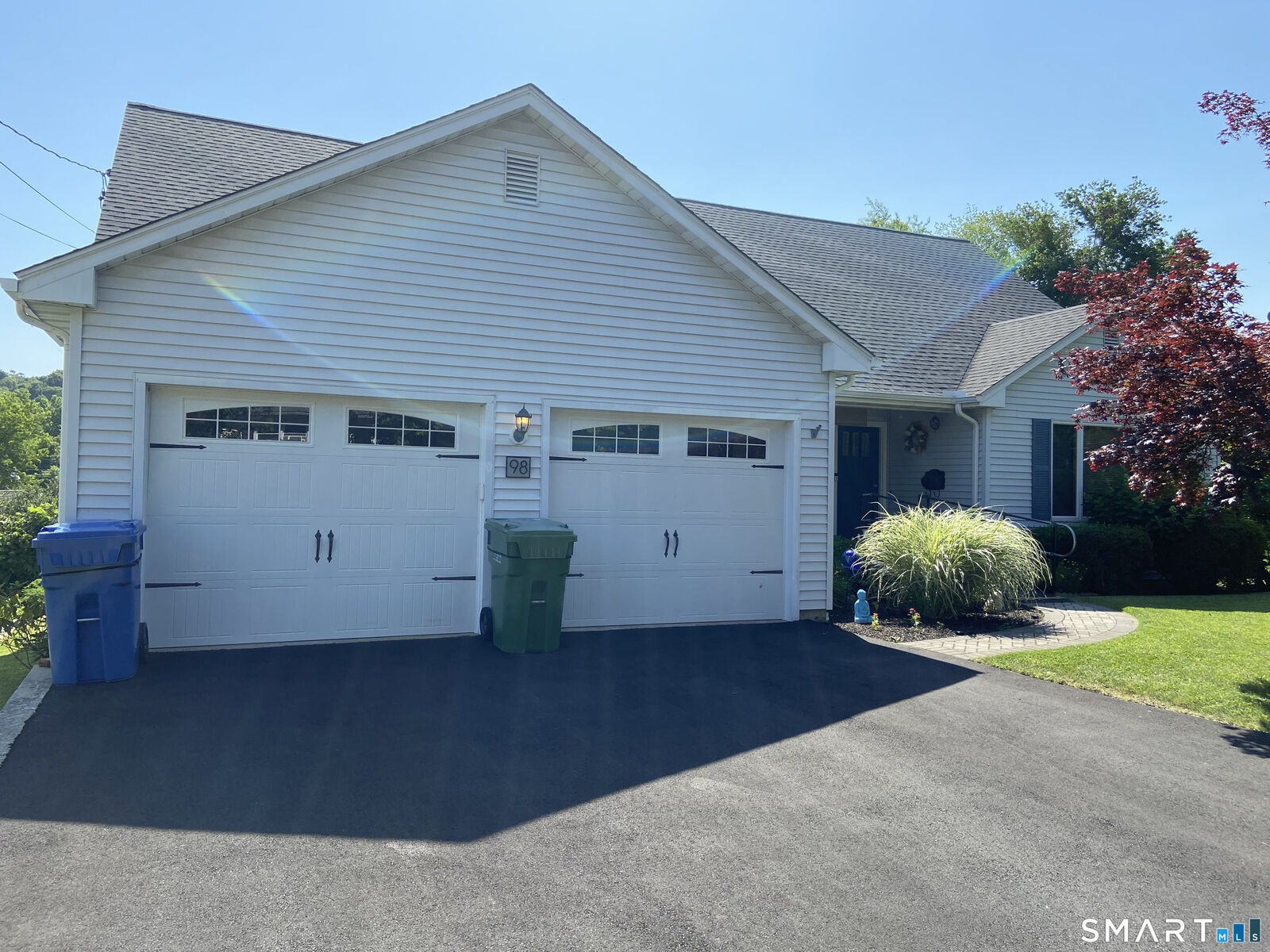 Property Photo:  98 South Front Street  CT 06457 