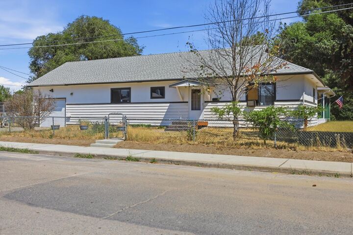 Property Photo: 2803 E Central Ave WA 99208