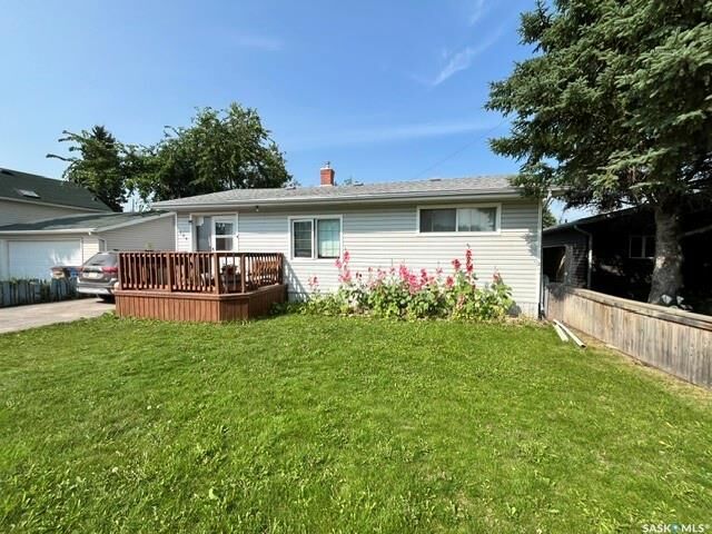 Property Photo:  504 Stovel Avenue W  SK S0E 1A0 