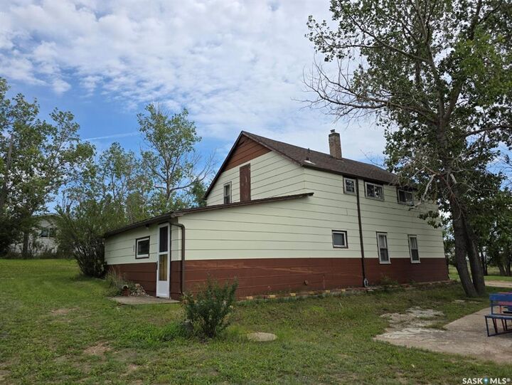 Property Photo:  529-533 Railway Avenue  SK S0H 2T0 