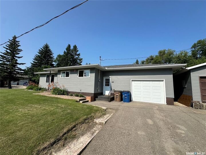 Property Photo: 1119 103rd Avenue SK S0E 1T0
