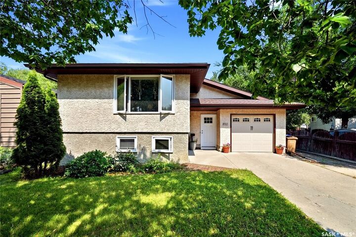 Property Photo: 850 Rink Avenue SK S4X 1W1
