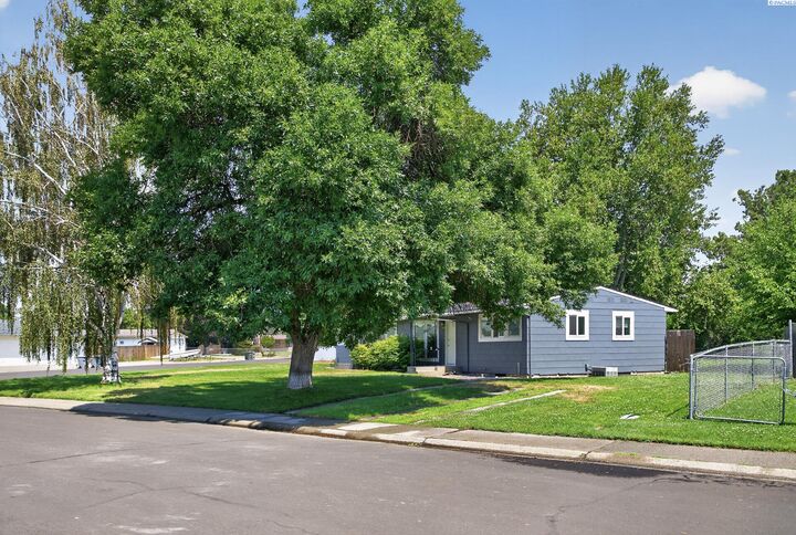 Property Photo: 1016 #A Cedar St WA 99354