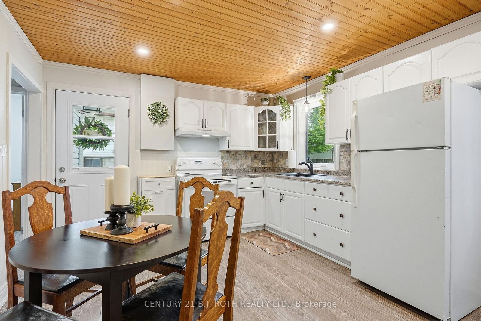 Property Photo:  3408 Coronation Avenue  ON L0K 1G0 