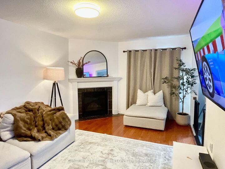 Photo de la propriété:  173 Sophia Road Main  ON L3S 4C5 