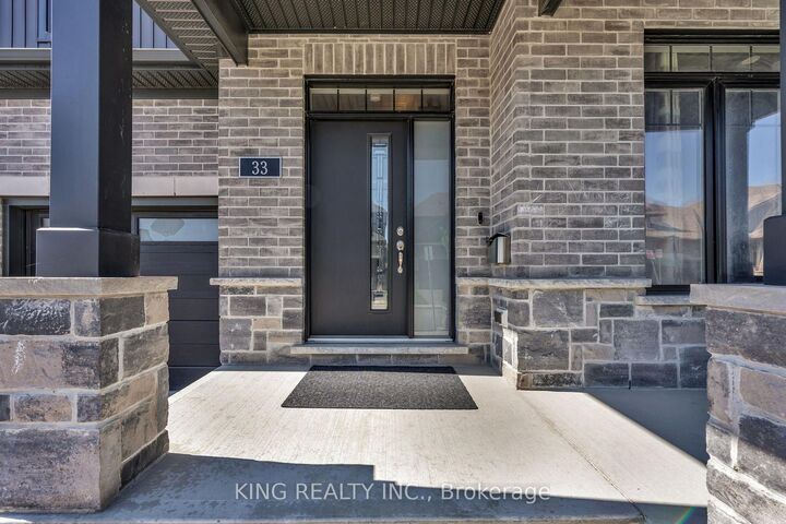 Property Photo: 1061 Eagletrace Drive 33 ON N6G 0T3