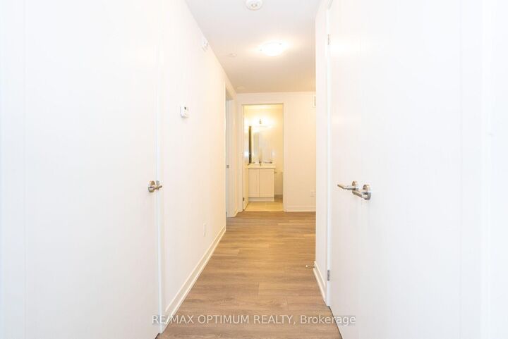 Photo de la propriété: 58 Sky Harbour Drive 405 ON L6Y 6J1