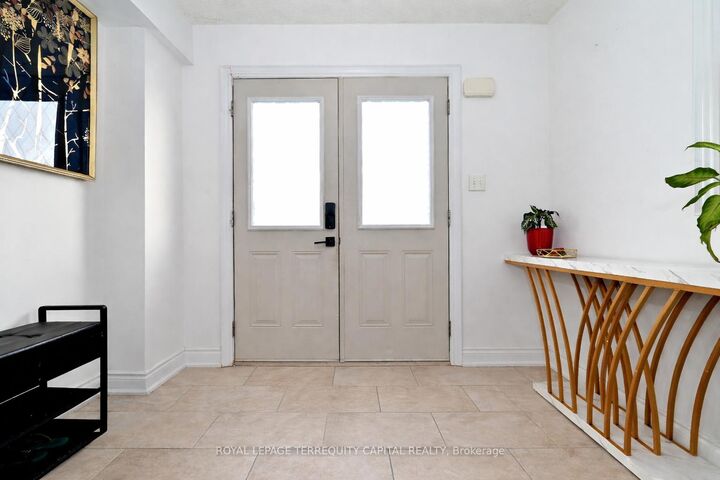 Photo de la propriété:  31 Madelaine Drive 6  ON L9J 0G8 