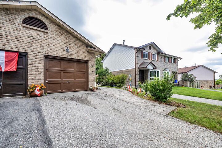 Property Photo: 1305 Sunnybrae Crescent ON L1H 8E2
