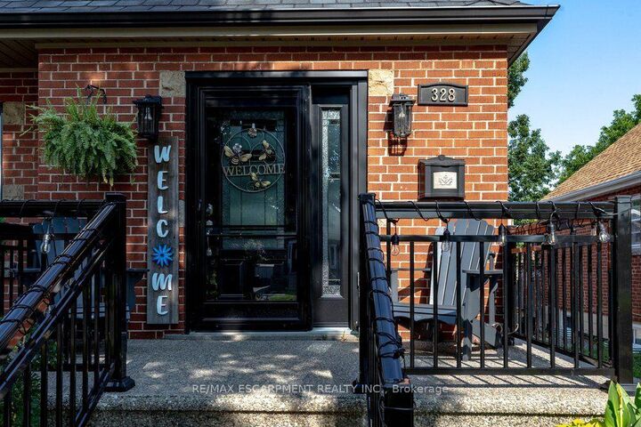 Property Photo:  328 East 19th Street  ON L9A 4S8 