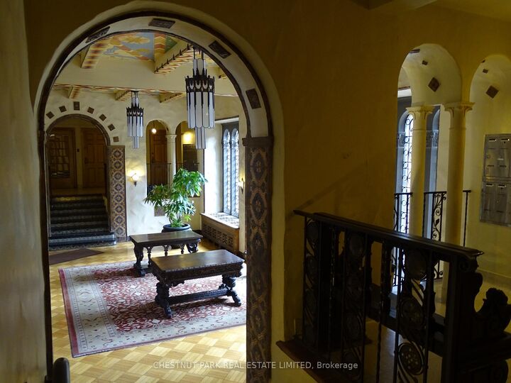 Property Photo:  1 Clarendon Avenue 405  ON M4V 1H8 