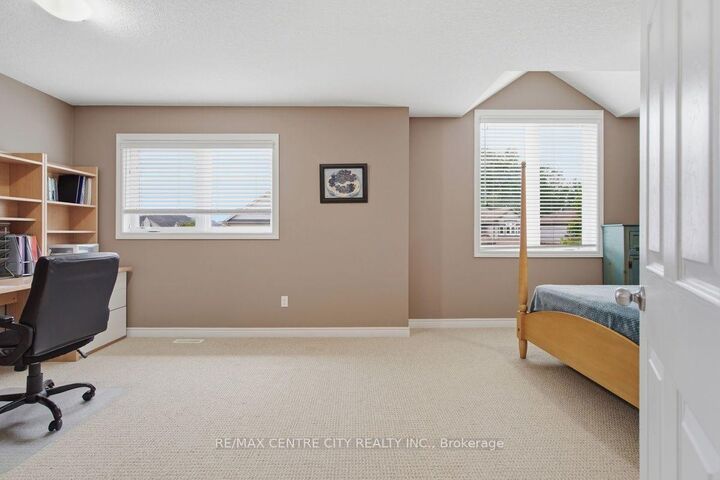 Property Photo:  1982 Denview Avenue  ON N6G 0G3 
