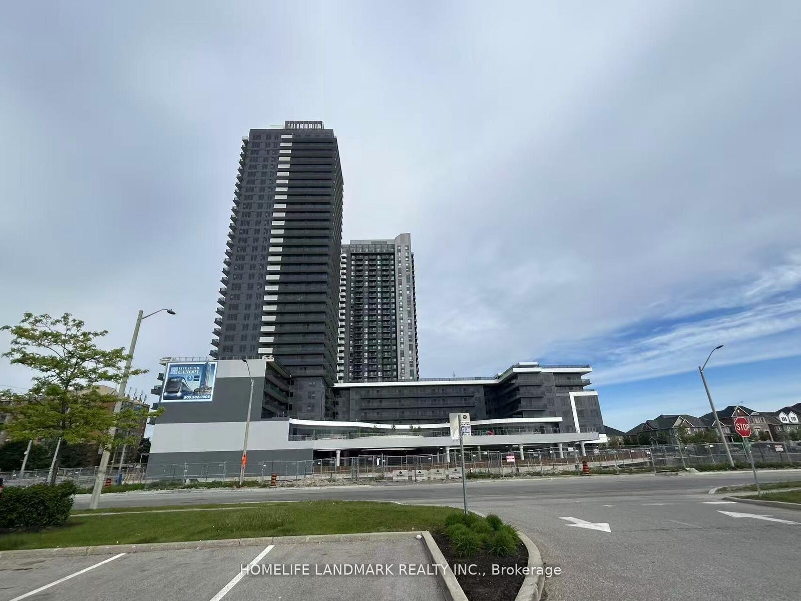 Property Photo: 5105 Hurontario Street 708 ON L4Z 3X7