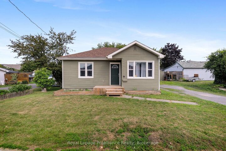Property Photo:  36 Byron Street  ON K8N 2W1 