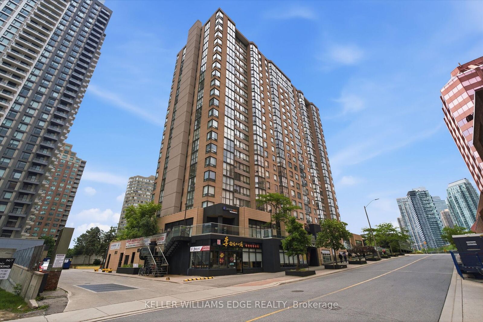 Property Photo:  265 Enfield Place 1506  ON L5B 3Y7 