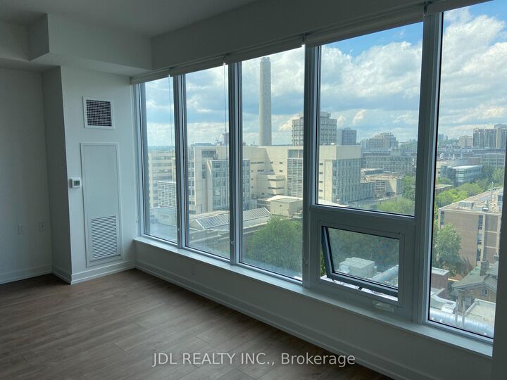 Property Photo:  203 College Street 1306  ON M5T 1P9 