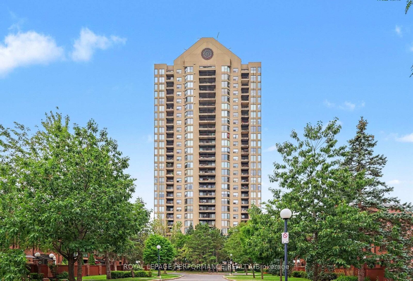Property Photo:  545 St Laurent Boulevard 2702  ON K1K 4H9 